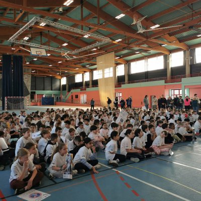 ✨ La 10ᵉ édition de la Semaine Olympique et Paralympique est là, et son thème dit tout : l'𝗘𝗻𝗴𝗮𝗴𝗲𝗺𝗲𝗻𝘁. 🏅

Parce que l'activité physique et sportive est plus que jamais essentielle à l'épanouissement de notre jeunesse, le CROS Grand Est est fier de participer à la SOP avec les Jeux Régionaux des Jeunes coorganisés avec l'@unss_nancymetz . 🎉

📍 Pont-à-Mousson – 2 avril 2026
👦👧 Près de 400 jeunes réunis pour une journée unique !

🏃‍♀️ Initiations sportives toutes disciplines
♿ Découverte du parasport
🌍 Ateliers santé, environnement & citoyenneté

Pas de classement, pas de médailles — juste le plaisir de découvrir, partager et s'engager à travers le sport. 🤝

💙 Un immense merci aux bénévoles et salariés des ligues, comités, clubs et structures pour leur investissement sans faille : vous êtes le cœur de ces JRJ !

247 initiatives dans le Grand Est sur @generation2024 — et les JRJ en font partie ! 💪

#JRJ #GrandEst #SOP2026 #SemaineOlympiqueEtParalympique #Engagement #Olympisme #Parasport  #CROSGrandEst #UNSS #jeunesse 

@franceolympique | @laregiongrandest | @departement54 | @mairiepam | @franceparalympique | @agence_du_sport | @oudeacastera_officiel