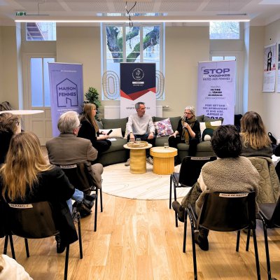 📸 𝗩𝗲𝗿𝗻𝗶𝘀𝘀𝗮𝗴𝗲 𝗱𝗲 𝗹’𝗲𝘅𝗽𝗼𝘀𝗶𝘁𝗶𝗼𝗻 “𝗖𝗮𝗿𝘁𝗼𝗻 𝗥𝗼𝘂𝗴𝗲” à 𝗹𝗮 𝗠𝗮𝗶𝘀𝗼𝗻 𝗱𝗲𝘀 𝗙𝗲𝗺𝗺𝗲𝘀 𝗱𝗲 𝗡𝗮𝗻𝗰𝘆

Hier, nous avons inauguré l'exposition photographique 